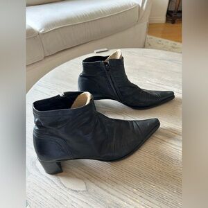 GOFREDDO FANTINI Vintage Italian Black Low-Heeled Leather Booties Size